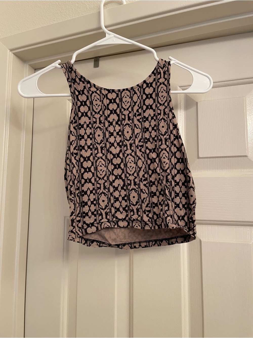 Forever 21 Black & Light Pink Geometric Crop Tank